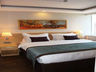 Molton Monapart Mecidiyekoy Istambul 4*,